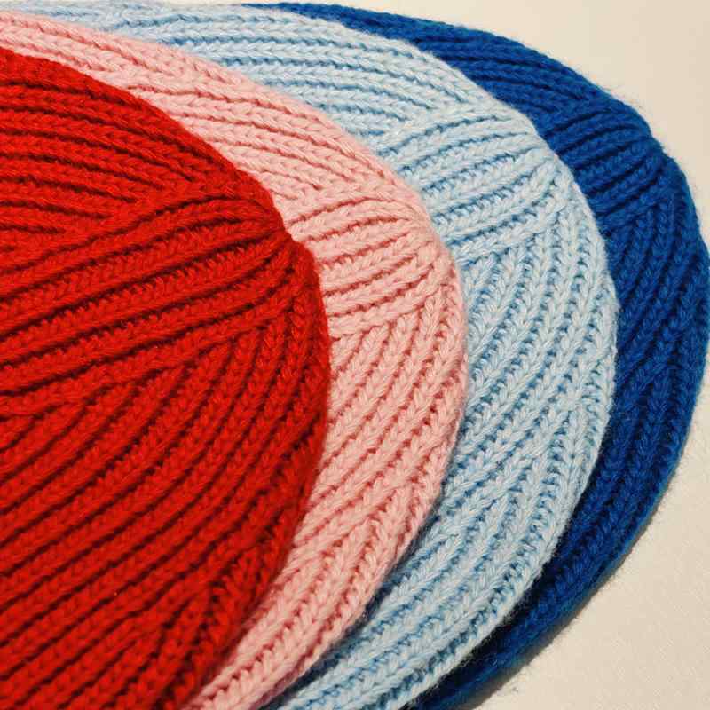 ニット帽 秋冬 男女兼用 羊毛 ゆったり 厚手 ケーブル編み 無地 宝藍色 水藍色 霧霾藍 白 オートミール色 米グレー カーキ ラクダ色 黄色 中国紅 ピンク グレー ブラック 小鸡黄