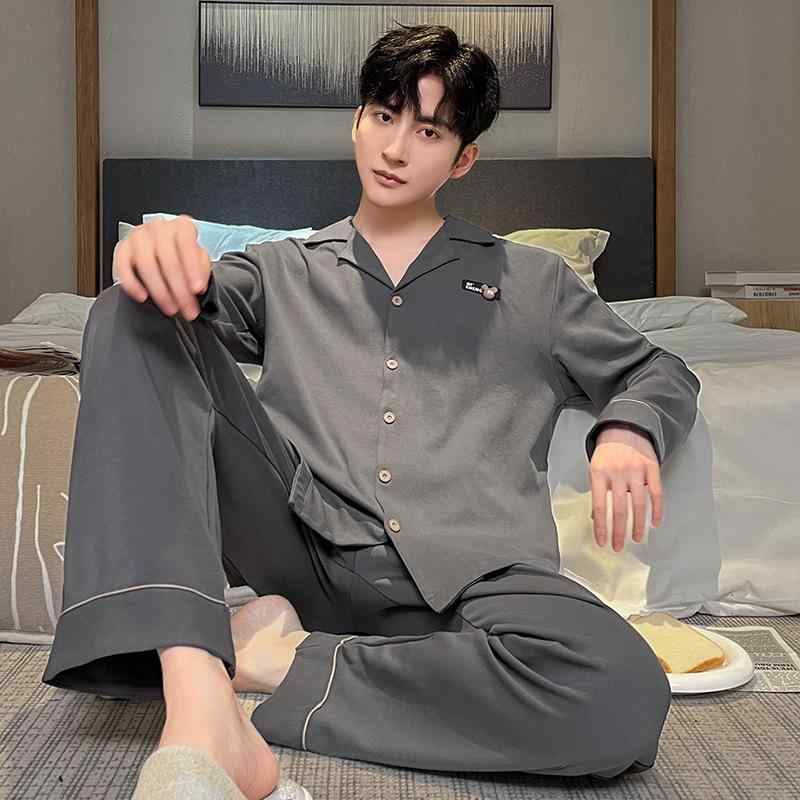 パジャマ メンズ 男性用 綿 長袖 開襟 襟付き 上下セット ルームウェア 寝巻き 部屋着 長ズボン 春秋冬 普段使い リラックス ゆったり・カテゴリ: セットアップ ・素材: 綿 ・スタイル: カーディガン ・主な生地の組成: 綿 ・厚さ: 中厚 ・襟の形: 襟付き ・袖丈: 長袖 ・パンツの長さ: 長ズボン ・機能: リラックス, 通気性, 睡眠, 部屋着, 快適, 外出 ・対象ユーザー: 男性 ・適用シーン: アウトドア, 部屋着, ホテル ・カラー: V-9537, V-9536, V-9538, V-9539, V-9540, V-9541, V-9542, V-9543, V-9544 ・サイズ: L, XL, XXL, XXXL ・主な生地の組成含有量: ・ ・生地の厚さ: 201-250g/m²