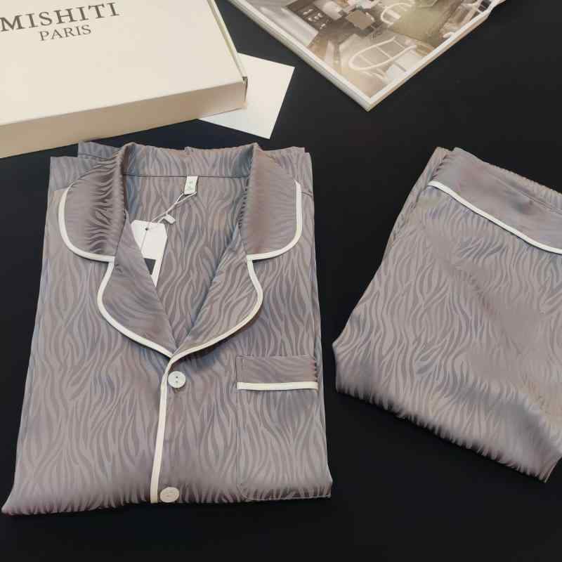 パジャマ メンズ 男性用 セットアップ 接触冷感 長袖 長ズボン 寝巻き 部屋着 リラックスウェア ポリエステル 薄手 涼しい 快適 通気性 ホームウェア 普段使い 墨緑 グレー ブラック 波模様・カテゴリ: セットアップ・素材: ポリエステル繊維.アイス・スタイル: セットアップ・厚さ: 薄手・ネックライン: 襟付き・袖丈: 長袖・パンツ丈: 長ズボン・機能: リラックス.通気性.睡眠.ホームウェア.涼感.快適.外出可能・対象: 若年男性・シーン: アウトドア.ホーム・カラー: ブラック波模様.ダークグリーン.グレー・サイズ: L, XL, XXL, XXXL・主な素材の含有量: 95-・カジュアル