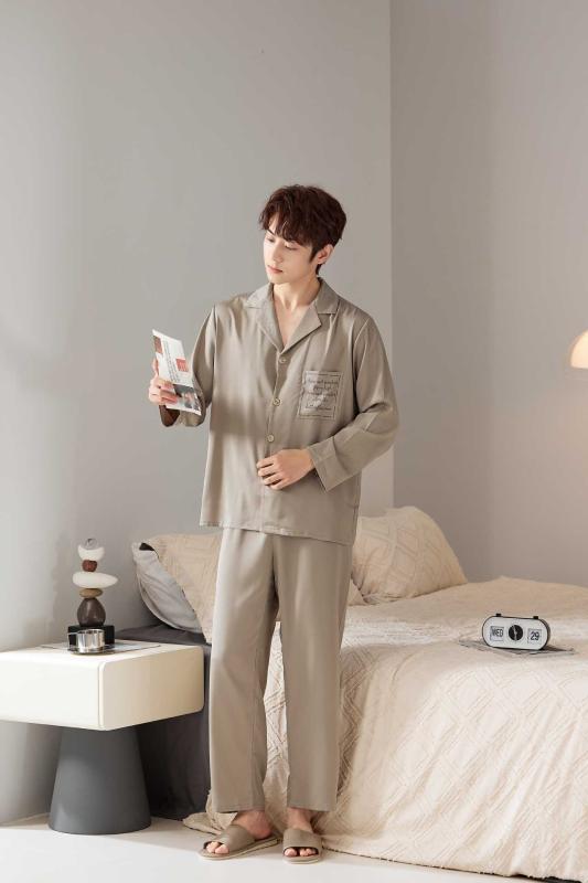 パジャマ メンズ 男性用 春秋 接触冷感 ルームウェア 薄手 長袖 豪華感 上下セット 部屋着 リラックス 涼しい 快適 ポリエステル カーキ