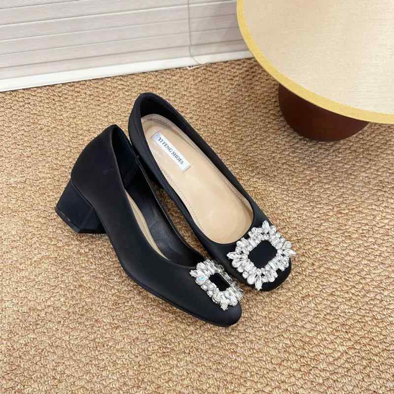 パンプス レディース 秋 スクエアトゥ 6cmヒール チャンキーヒール ラインストーン サテン 結婚式 パーティー 通勤 オフィス きれいめ ブラック シルバー