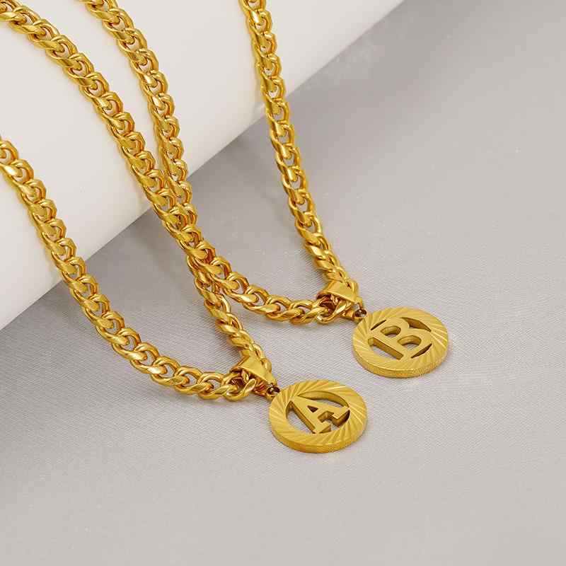 ネックレス メンズ レディース 18K 金メッキ サージカルステンレス アルファベット イニシャル ペンダント 古巴チェーン アレルギー対応 男女兼用