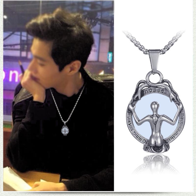 ネックレス メンズ チタン鋼 ステンレス 嘻哈 ヒップホップ レトロ ペンダント 鏡見る女性 アフリカ 南..