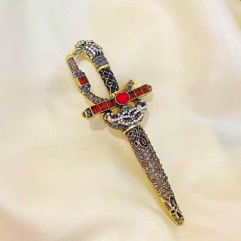 其它 - ブローチ 男女兼用 風 レトロ ジルコニア レトロ剣 胸飾り ラッキーアイテム アクセサリー