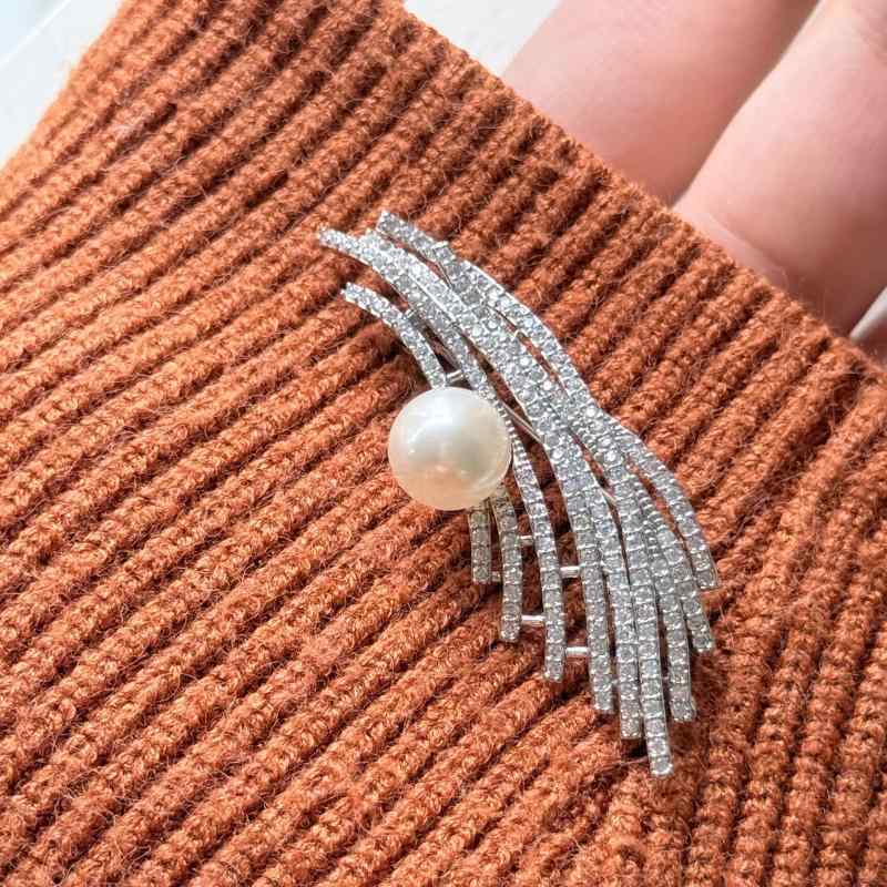 ブローチ レディース 小物 星形 満天星 ジルコニア パール風 電気メッキ加工 シルバー 銀河 結婚式 パ..