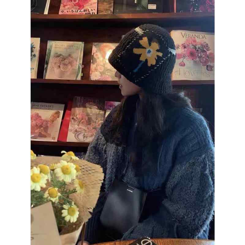 ニット帽 レディース レトロ 手編み パッチワーク 花柄 暖かい 防寒 秋冬 個性的 小顔効果 おしゃれ ブラック レッド