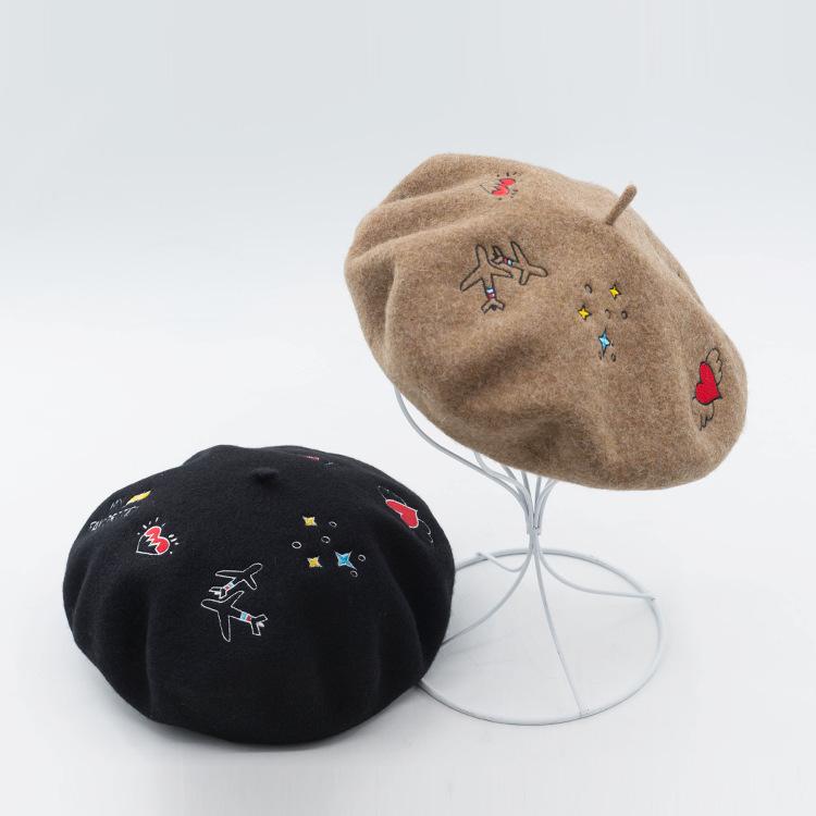 5個セットベレー帽 レディース 秋冬 ウール ハート柄 刺繍 ワンポイント カジュアル かわいい おしゃれ 帽子 暖かい 防寒 ブラック ブラウン系・製品カテゴリ: ベレー帽・流行の要素: ハート・帽子のトップスタイル: ドーム・帽子のつばのスタイル: つばなし・カラー: ブラック, モカ, 混色コーヒー・サイズ: M（56-58cm）・機能: 通気性, 保温・対象: レディース・主な素材の含有量: 81%-95%・スタイル: 万能, エレガント, カジュアル, OL, , 軽贅沢, シック, 豪華感・対象年齢: 成人・生地: ウール・主な生地の組成: ウール・分類: 通勤・加工技術: ニット, 機械刺繍, 丸編み・流行の要素の分類: 形状/パターン