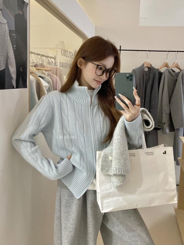 ニット カーディガン レディース 秋冬 韓国 レトロ ケーブル編み スタンドカラー ゆったり 厚手 あったか かわいい 新年レッド ミルク杏色 霧蘭色 グレー ミルクパープル オレンジイエロー 孔雀ブルー ブラック