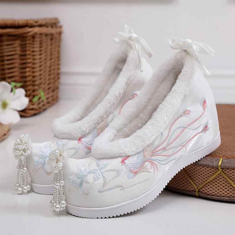 靴 レディース 秋冬 古装 漢服 シューズ 7cm ヒール 花柄 刺繍 布靴 インヒール 民族風 あったか 防寒 ホワイト ブルー レッド