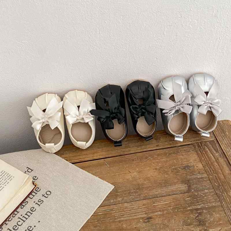 ベビーシューズ 女の子 プリンセスシューズ PU レザー 織り 伸縮性 バレエシューズ 幼児 赤ちゃん 柔らかい靴底 滑り止め 春夏 秋 白 黒 シルバー