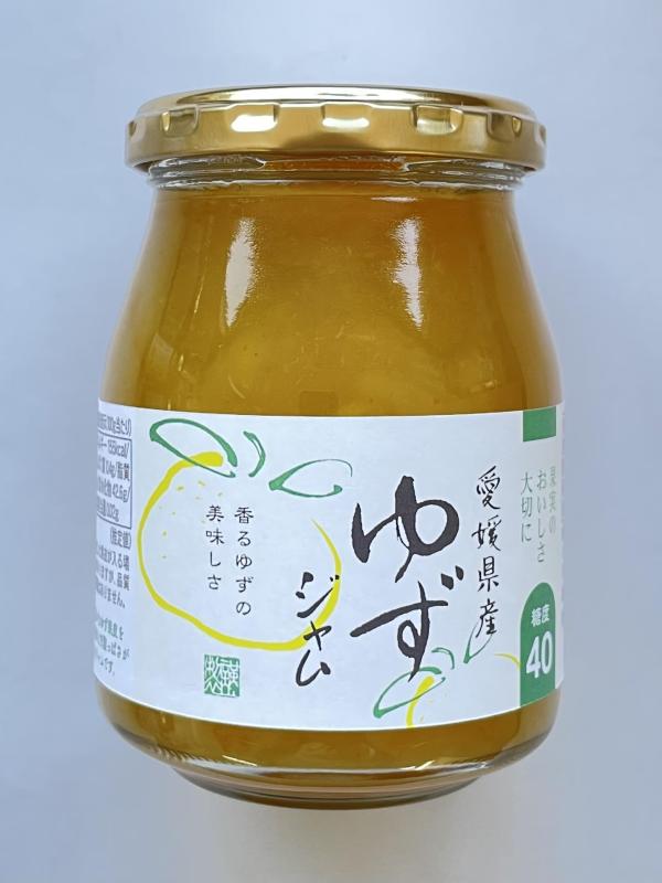 伊豆フェルメンテ 愛媛県産ゆずジャム 300g ×2個金色のキャップに無色透明の瓶、シュリンクと種別ラベルの貼付
