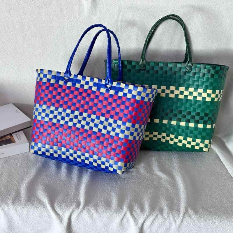 トートバッグ レディース 大容量 鞄 編み込みバッグ PVC 春夏 通勤 普段使い エコバッグ ショッピングバッグ