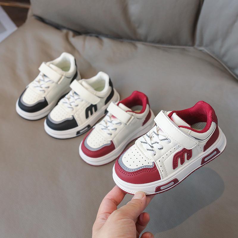 キッズ スニーカー 子供靴 男の子 女の子 レザー スケートシューズ ローカット 運動靴 通学 普段使い 黒 赤 春夏秋冬