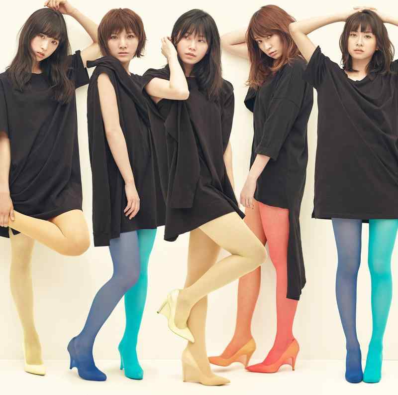 50th Single「11月のアンクレット」Type B 初回盤【 ご注文確定のタイミングについて 】 商品は他サイトでも販売しているため、在庫反映にタイムラグが生じる場合がございます。入れ違いで完売となった際は、速やかにメールでご連絡の上、キャンセルのお手続きをさせていただきます。 【 ご購入前の確認事項 】お届けする商品は、画像と全く同一の状態ではない場合がございます。 中古品のため、以下の点が含まれる可能性がございますが、動作に影響はございません。　 1. 微細なキズ、汚れ　 2. 経年劣化による変色や使用感 製品の性質をご了承の上、ご注文をお願いいたします。【 初期不良への対応ガイド 】商品到着後、まずは動作や状態のご確認をお願いします。初期不良に関しては、商品が到着後3日以内まで保証いたします。 1. 連絡先： 購入履歴内「ショップへ問い合わせ」よりご連絡ください。 2. 交換： 代わりの品がある場合は、最短で発送いたします。 3. 返金： 代替品がご用意できない場合に限り、キャンセル（全額返金）処理をさせていただきます。【 ご購入前にご確認ください：付属品について 】中古品の特性上、お届けする内容は以下の通りとなります。◯ 付属するもの： 本体の動作に必要最低限のパーツ（電源ケーブル等）× 付属しないもの： 外箱、取扱説明書、ドライバCD、その他限定特典△ 保証対象外： 封入されているダウンロードコードやシリアル番号（使用不可とお考えください）※商品名に「特典付」とあっても、中古品のため欠品している場合がございます。正確な内容を確認したい場合は、ご購入前に「ショップへ問い合わせ」よりお気軽にご質問ください。【 海外版ソフトのご注意点 】 「輸入版」「海外版」と記載のあるソフトは、日本版の本体では起動しない場合がございます。 1. 対応確認： ご使用のゲーム機で動作するか、必ず事前にお調べください。 2. メーカー保証： 日本国内のメーカーサポートは受けられません。 3. 返品・交換： 互換性がないことによる動作不良は、返品の対象外となります。