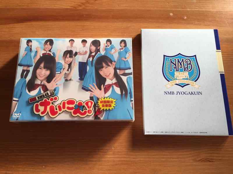 NMB48 げいにん DVD-BOX 初回豪華版【 ご注文確定のタイミングについて 】 商品は他サイトでも販売しているため、在庫反映にタイムラグが生じる場合がございます。入れ違いで完売となった際は、速やかにメールでご連絡の上、キャンセルのお手続きをさせていただきます。 【 ご購入前の確認事項 】お届けする商品は、画像と全く同一の状態ではない場合がございます。 中古品のため、以下の点が含まれる可能性がございますが、動作に影響はございません。　 1. 微細なキズ、汚れ　 2. 経年劣化による変色や使用感 製品の性質をご了承の上、ご注文をお願いいたします。【 初期不良への対応ガイド 】商品到着後、まずは動作や状態のご確認をお願いします。初期不良に関しては、商品が到着後3日以内まで保証いたします。 1. 連絡先： 購入履歴内「ショップへ問い合わせ」よりご連絡ください。 2. 交換： 代わりの品がある場合は、最短で発送いたします。 3. 返金： 代替品がご用意できない場合に限り、キャンセル（全額返金）処理をさせていただきます。【 ご購入前にご確認ください：付属品について 】中古品の特性上、お届けする内容は以下の通りとなります。◯ 付属するもの： 本体の動作に必要最低限のパーツ（電源ケーブル等）× 付属しないもの： 外箱、取扱説明書、ドライバCD、その他限定特典△ 保証対象外： 封入されているダウンロードコードやシリアル番号（使用不可とお考えください）※商品名に「特典付」とあっても、中古品のため欠品している場合がございます。正確な内容を確認したい場合は、ご購入前に「ショップへ問い合わせ」よりお気軽にご質問ください。【 海外版ソフトのご注意点 】 「輸入版」「海外版」と記載のあるソフトは、日本版の本体では起動しない場合がございます。 1. 対応確認： ご使用のゲーム機で動作するか、必ず事前にお調べください。 2. メーカー保証： 日本国内のメーカーサポートは受けられません。 3. 返品・交換： 互換性がないことによる動作不良は、返品の対象外となります。