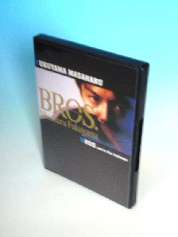 BROS. [DVD]【 ご注文確定のタイミングについて 】 商品は他サイトでも販売しているため、在庫反映にタイムラグが生じる場合がございます。入れ違いで完売となった際は、速やかにメールでご連絡の上、キャンセルのお手続きをさせていただきます。 【 ご購入前の確認事項 】お届けする商品は、画像と全く同一の状態ではない場合がございます。 中古品のため、以下の点が含まれる可能性がございますが、動作に影響はございません。　 1. 微細なキズ、汚れ　 2. 経年劣化による変色や使用感 製品の性質をご了承の上、ご注文をお願いいたします。【 初期不良への対応ガイド 】商品到着後、まずは動作や状態のご確認をお願いします。初期不良に関しては、商品が到着後3日以内まで保証いたします。 1. 連絡先： 購入履歴内「ショップへ問い合わせ」よりご連絡ください。 2. 交換： 代わりの品がある場合は、最短で発送いたします。 3. 返金： 代替品がご用意できない場合に限り、キャンセル（全額返金）処理をさせていただきます。【 ご購入前にご確認ください：付属品について 】中古品の特性上、お届けする内容は以下の通りとなります。◯ 付属するもの： 本体の動作に必要最低限のパーツ（電源ケーブル等）× 付属しないもの： 外箱、取扱説明書、ドライバCD、その他限定特典△ 保証対象外： 封入されているダウンロードコードやシリアル番号（使用不可とお考えください）※商品名に「特典付」とあっても、中古品のため欠品している場合がございます。正確な内容を確認したい場合は、ご購入前に「ショップへ問い合わせ」よりお気軽にご質問ください。【 海外版ソフトのご注意点 】 「輸入版」「海外版」と記載のあるソフトは、日本版の本体では起動しない場合がございます。 1. 対応確認： ご使用のゲーム機で動作するか、必ず事前にお調べください。 2. メーカー保証： 日本国内のメーカーサポートは受けられません。 3. 返品・交換： 互換性がないことによる動作不良は、返品の対象外となります。