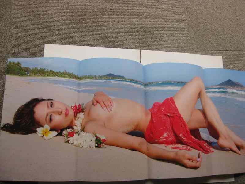 【中古】リア・ディゾン写真集「ハロリアHello Leah」 (集英社ムック)