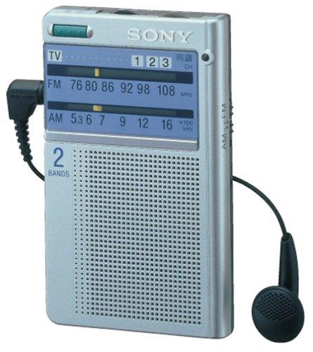 SONY FMラジオ ICF-T45アナログ名刺サイズモデルでは業界最薄の12.4mm従来より長いダイヤルスケールを採用ノイズカット・パワーオートオフ機能搭載【 ご注文確定のタイミングについて 】 商品は他サイトでも販売しているため、在庫反映にタイムラグが生じる場合がございます。入れ違いで完売となった際は、速やかにメールでご連絡の上、キャンセルのお手続きをさせていただきます。 【 ご購入前の確認事項 】お届けする商品は、画像と全く同一の状態ではない場合がございます。 中古品のため、以下の点が含まれる可能性がございますが、動作に影響はございません。　 1. 微細なキズ、汚れ　 2. 経年劣化による変色や使用感 製品の性質をご了承の上、ご注文をお願いいたします。【 初期不良への対応ガイド 】商品到着後、まずは動作や状態のご確認をお願いします。初期不良に関しては、商品が到着後3日以内まで保証いたします。 1. 連絡先： 購入履歴内「ショップへ問い合わせ」よりご連絡ください。 2. 交換： 代わりの品がある場合は、最短で発送いたします。 3. 返金： 代替品がご用意できない場合に限り、キャンセル（全額返金）処理をさせていただきます。【 ご購入前にご確認ください：付属品について 】中古品の特性上、お届けする内容は以下の通りとなります。◯ 付属するもの： 本体の動作に必要最低限のパーツ（電源ケーブル等）× 付属しないもの： 外箱、取扱説明書、ドライバCD、その他限定特典△ 保証対象外： 封入されているダウンロードコードやシリアル番号（使用不可とお考えください）※商品名に「特典付」とあっても、中古品のため欠品している場合がございます。正確な内容を確認したい場合は、ご購入前に「ショップへ問い合わせ」よりお気軽にご質問ください。【 海外版ソフトのご注意点 】 「輸入版」「海外版」と記載のあるソフトは、日本版の本体では起動しない場合がございます。 1. 対応確認： ご使用のゲーム機で動作するか、必ず事前にお調べください。 2. メーカー保証： 日本国内のメーカーサポートは受けられません。 3. 返品・交換： 互換性がないことによる動作不良は、返品の対象外となります。