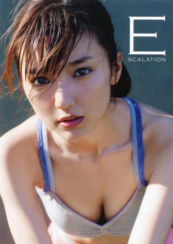 【中古】真野恵里菜 写真集 『 Escalation 』