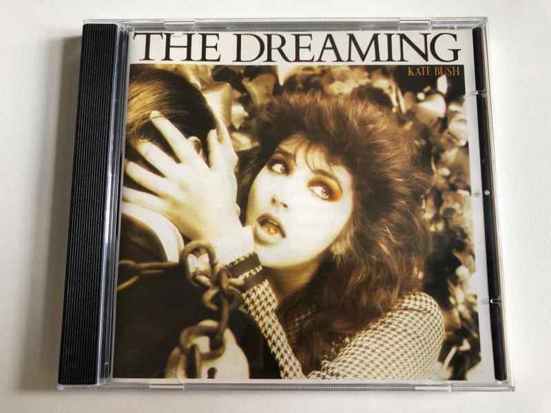 The Dreaming【 ご注文確定のタイミングについて 】 商品は他サイトでも販売しているため、在庫反映にタイムラグが生じる場合がございます。入れ違いで完売となった際は、速やかにメールでご連絡の上、キャンセルのお手続きをさせていただきます。 【 ご購入前の確認事項 】お届けする商品は、画像と全く同一の状態ではない場合がございます。 中古品のため、以下の点が含まれる可能性がございますが、動作に影響はございません。　 1. 微細なキズ、汚れ　 2. 経年劣化による変色や使用感 製品の性質をご了承の上、ご注文をお願いいたします。【 初期不良への対応ガイド 】商品到着後、まずは動作や状態のご確認をお願いします。初期不良に関しては、商品が到着後3日以内まで保証いたします。 1. 連絡先： 購入履歴内「ショップへ問い合わせ」よりご連絡ください。 2. 交換： 代わりの品がある場合は、最短で発送いたします。 3. 返金： 代替品がご用意できない場合に限り、キャンセル（全額返金）処理をさせていただきます。【 ご購入前にご確認ください：付属品について 】中古品の特性上、お届けする内容は以下の通りとなります。◯ 付属するもの： 本体の動作に必要最低限のパーツ（電源ケーブル等）× 付属しないもの： 外箱、取扱説明書、ドライバCD、その他限定特典△ 保証対象外： 封入されているダウンロードコードやシリアル番号（使用不可とお考えください）※商品名に「特典付」とあっても、中古品のため欠品している場合がございます。正確な内容を確認したい場合は、ご購入前に「ショップへ問い合わせ」よりお気軽にご質問ください。【 海外版ソフトのご注意点 】 「輸入版」「海外版」と記載のあるソフトは、日本版の本体では起動しない場合がございます。 1. 対応確認： ご使用のゲーム機で動作するか、必ず事前にお調べください。 2. メーカー保証： 日本国内のメーカーサポートは受けられません。 3. 返品・交換： 互換性がないことによる動作不良は、返品の対象外となります。