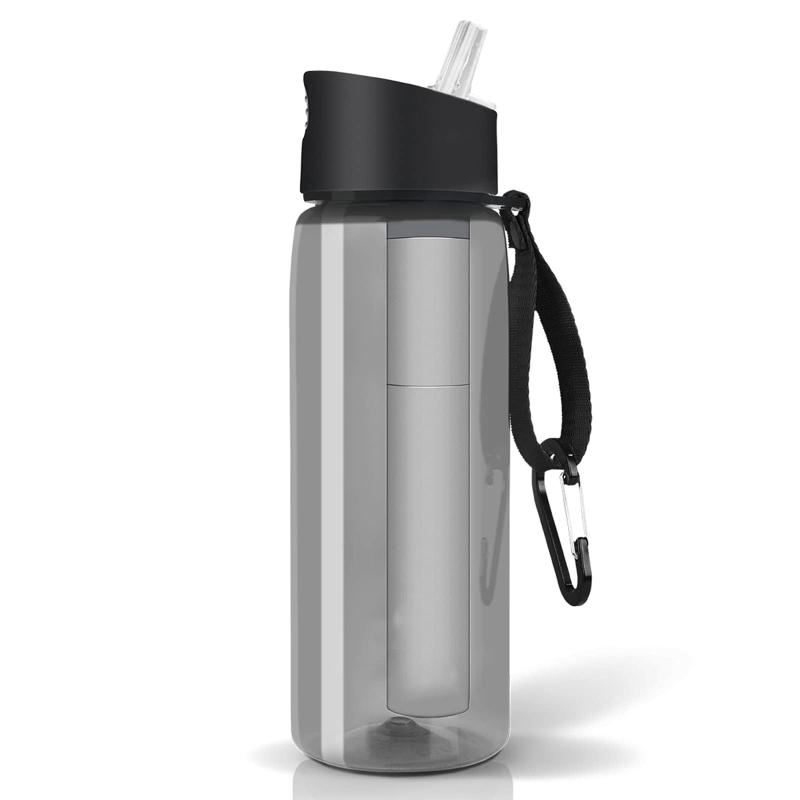 Reyaleen 浄水ボトル 携帯浄水器 浄水器 災害 アウトドア 濾過器 携帯用 サバイバル浄水器 水筒 直飲み 簡易浄水器 中空糸膜ろ過 細菌除去率99.9% アウトドア 登山 キャンプ用品 ボトル 防災グ【業界新発想 浄水器】 操作が簡単，浄水カップフィルターエレメントは技術の進歩を遂げ、より小さなフィルター孔径を実現しました。中空糸型限外濾過膜の濾過孔径は0.01ミクロンで、水中の有害物質を99.99％濾過できます。細孔径が大きいほどろ過精度は高くなります。使い方は簡単で、水道水や川の水、小川の水をカップに入れるだけできれいな水が飲めます。【浄水ボトル】ボトル型の浄水器は複合ろ過技術を採用し、ほとんどの汚染物質を削減します。フィルターエレメントには粗いフィルターメッシュ、0.01μm中空糸UF膜、沈降PP膜、活性炭繊維を採用し、残留塩素や臭気を軽減し、いつでもきれいな水を飲むことができます。【長寿命】ボトル型-携帯浄水器最大 10000 リットルの飲料水を濾過でき、20,000 本の使い捨てペットボトル (500ml) を置き換えます。浄水 ボトルを適切に使用し、メンテナンスすることで、その寿命を延ばすことができます。ただし、最適なパフォーマンスを得るには、フィルターを 12 か月ごとに交換する必要があります。長期間使用しない場合は、2年ごとにフィルターエレメントを交換することをおすすめします（フィルターエレメントの有効期限は2年です）【ボトル型 濾過器】 オールインワン濾過器，当社のポータブル浄水ボトルは、手間のかからない浄水体験を提供することが私たちの目標である荒野でのサバイバル冒険から生まれました。キャンプやハイキングの浄水器のシンプルさと効率性を重視する人に最適です。【アフターサービス】浄水器 アウトドアの故障や不具合などお客様の問題に迅速に対応させていただきます。 お気軽にお問い合わせ下さい。