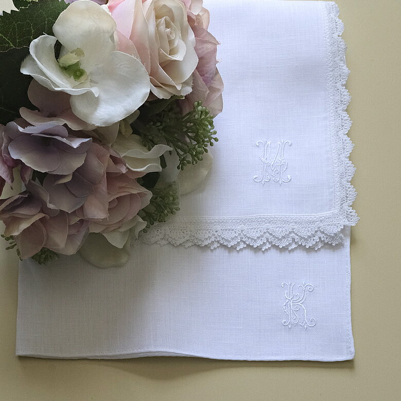 楽天LINEN HOUSE （ リネンハウス ）結婚式 ハンカチ イニシャル 入りリネン 2枚入りアンティークギフト セットF/母の日 男女共用 ペア ブライダル 結婚 贈り物 日本製 麻 花嫁 白 結婚祝い プレゼント ハンカチーフ レース お揃い ウェディング 冠婚葬祭