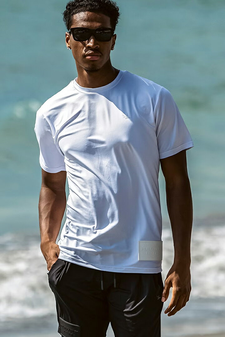 Rakuten - 【10%OFFセール】1piu1uguale3 RELAX ウノピゥウノウグァーレトレ リラックス ラインロゴラッシュガード半袖Tシャツ{-BFS}