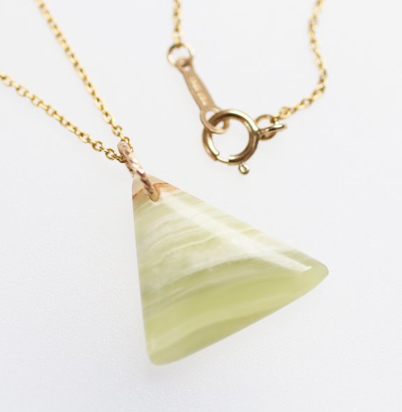 1点もの アラゴナイト 一粒 ネックレス（トライアングル）14KGF 縞模様 天然石 アクセサリー ゴールドフィルド ジュエリー 三角 ナチュラル ハンドメイド