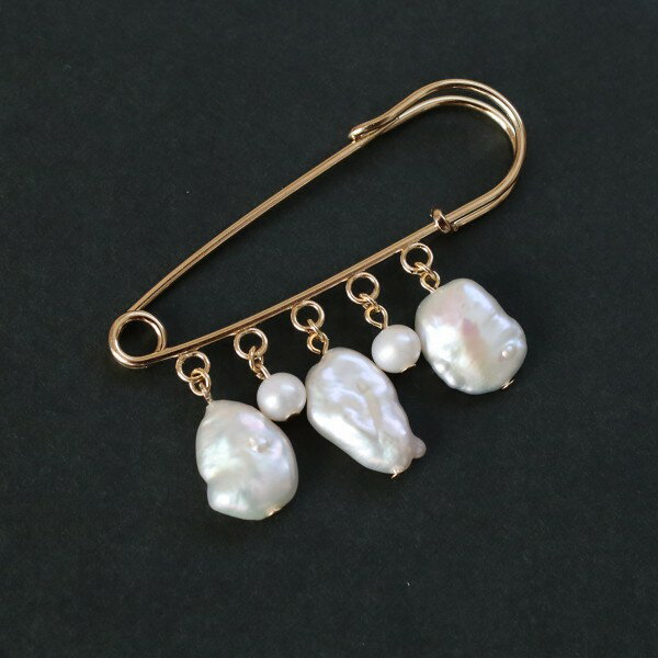 【再入荷】バロックパール ミニブローチ（5粒）ピンブローチ カブトピン 天然石アクセサリー 天然パール 真珠 淡水パール ホワイト ジュエリーブローチ ハンドメイド 6月誕生石 ゴールドピン