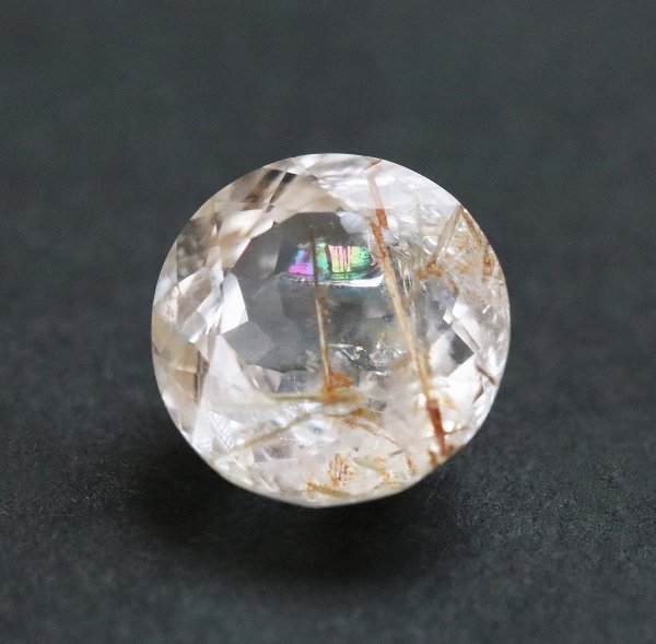 樂天商城 - ルチルイン フェナカイト ルース（ラウンド）3.15ct 大粒 ファセットカット マダガスカル産 希少 レアストーン コレクション お守り 天然石ルース 裸石 鑑別書付