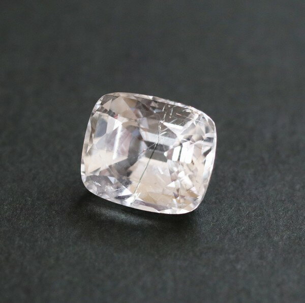 樂天商城 - ルチルイン フェナカイト ルース（レクタングル）6.29ct 大粒 クッションカット マダガスカル産 希少 レアストーン コレクション お守り 天然石ルース 裸石 鑑別書付