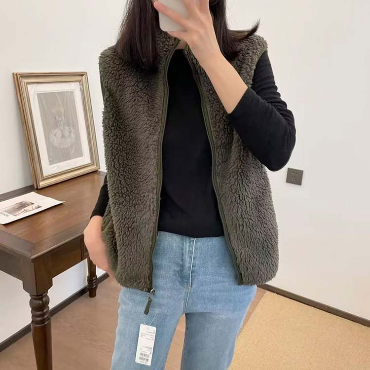 ボアベスト レディース 秋 冬 もこもこ ふわふわ ベスト ハイネック 無地 ノースリーブ ボア ジレ 羽織 トップス アウター レイヤード 着回し ポケット付 スタンドカラー 防寒 軽量 可愛い おしゃれ ゆったり 通勤 春服 秋服 送料無料 linkage-10007159 Linkage楽天市場店 サンプル画像3