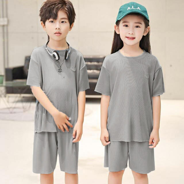 Linkage楽天市場店の冷感 キッズ パジャマ 上下セット 子供 涼しい ルームウェア 2点セット 男の子 女の子 半袖 半ズボン 春 夏 薄手 通気性 吸汗 速乾 無地 ジュニア 子ども ひんやり 接触冷感 部屋着 寝間着 寝巻 ナイトウェア ペアルック 100 110 120 130 140 150 160 170 180 送料無料｜アングル3