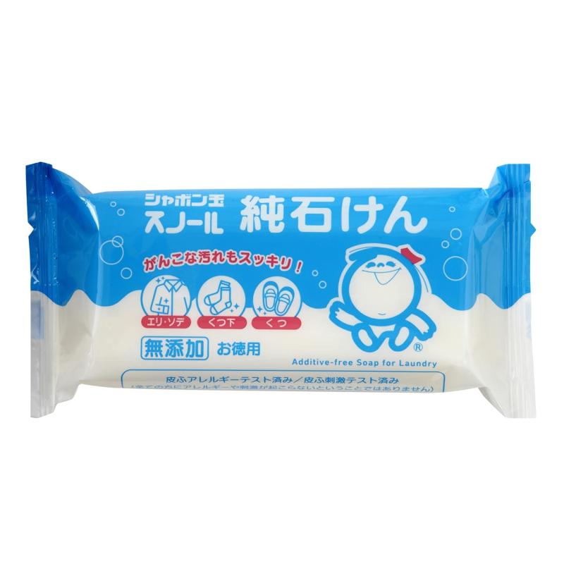 シャボン玉石けん スノール 純石けん 無添加 エリそで 部分洗い 洗濯石鹼 固形 180g ルクリーニングエリ・ソデやくつ下などの頑固な汚れや、下着やベビー衣類・スタイに。布おむつなどのデリケートな衣類の手洗いにおススメです。創業110周年を迎えた 無添加のパイオニアシャボン玉石けんは、石けん業界でいち早く「無添加石けん」を製造し、人・環境へのやさしさを訴え続けてきました。「健康な体と きれいな水を守る」という企業理念に込められた先代社長の想いを大切に守りながら、商品作りを続けて参ります。皮ふアレルギーテスト済み/皮ふ刺激テスト済み（全ての方にアレルギーや刺激が起こらということでは）