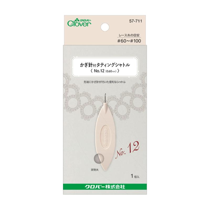 クロバー かぎ針 付 タティング シャトル No.8 0.90mm ピンク CL57-710先端かぎ針サイズ:No.8(0.90mm)適した糸:太めのレース糸(#10～#50)全長:約65mm(金属部約8mm) 幅:約17mm 厚さ11mm 軸径:0.90mm素材:シャトル(樹脂部)ABS樹脂 (金属部)鋼(ニッケルメッキ) 保護チューブ ポリエチレン