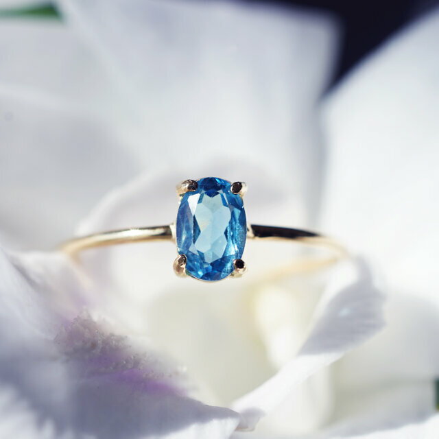 スイスブルートパーズ6mmのオーバルファセット爪留めリング・縦横可 ～蒼穹（そうきゅう）トパーズ リング 天然石 ジュエリー モード アクセサリー ホワイトデー 母の日 シンプル ハンドメイド プレゼント ギフト お出かけ