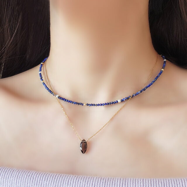 一紡（つむ）ぎの夜空、ひとひらの雫。スモーキークーツとラピスラズリのセットアップネックレス ～美しい夜 ジュエリー アクセサリー バレンタイン ホワイトデー ラッピング モード 通販 シンプル ハンドメイド プレゼント ギフト フォーマル クリスマス 誕生日 夏のギフト