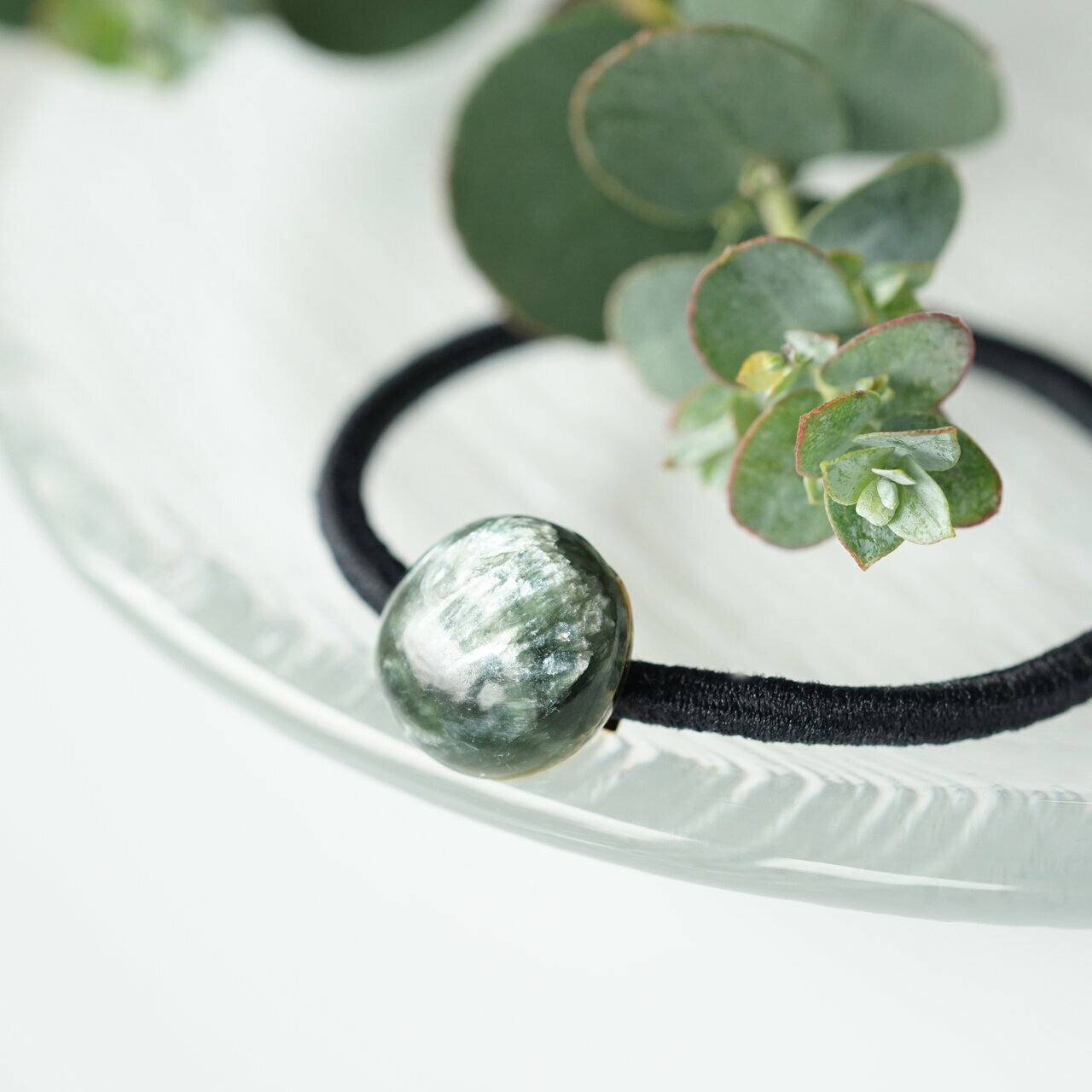 セラフィナイトのヘアゴム 〜Thais天然石 ストーン ヘアゴム お守り シンプル ジュエリー セラフィナイト 誕生日 アクセサリー プレゼント ギフト お礼 ...