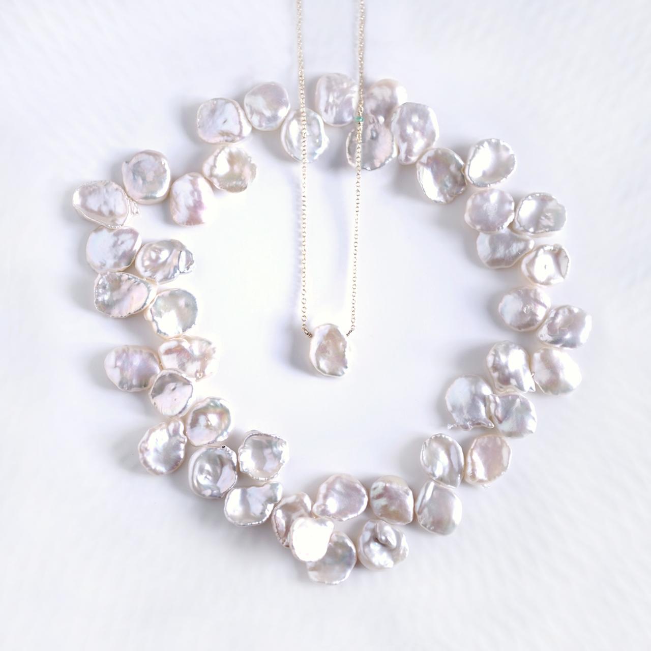 楽天Lipattijewelry高品質の照り★花びら真珠とエメラルドの50cmネックレス　～Pavla 14KGF ゴールドフィルド 真珠 花びら真珠 バロック真珠 パール エメラルド ゴールド 天然石 ジュエリー アクセサリー ネックレス シンプル ハンドメイド プレゼント ギフト 母の日 誕生日 ホワイトデー