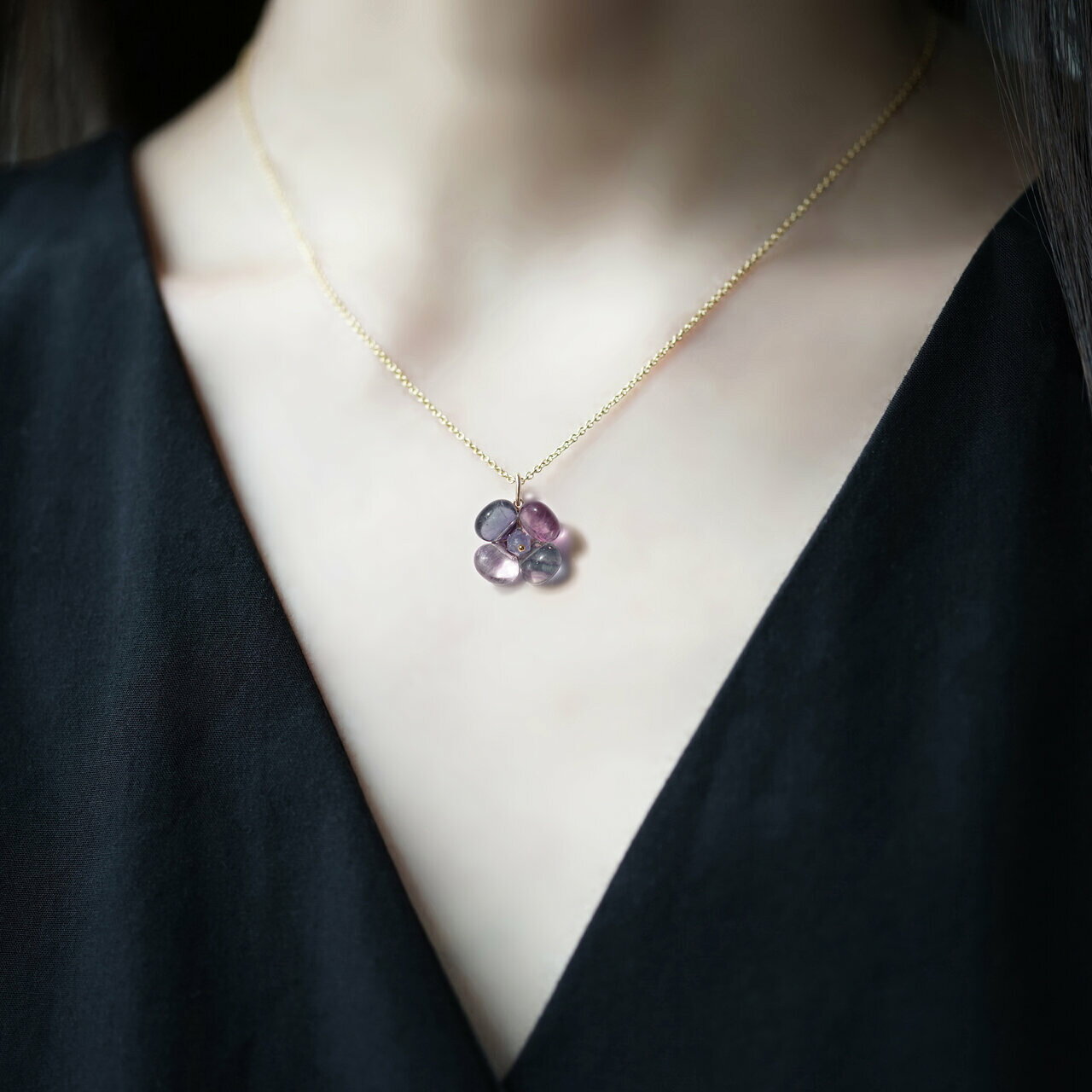 フローライトによる紫陽花ネックレス　～Hydrangea 14KGF K14GF 14kgf サージカルステンレス ジュエリー アクセサリー ネックレス ハンドメイド プレゼント ギフト シンプル フローライト タンザナイト 誕生石 あじさい 紫陽花 梅雨 リパッティ Lipattiの商品画像 2
