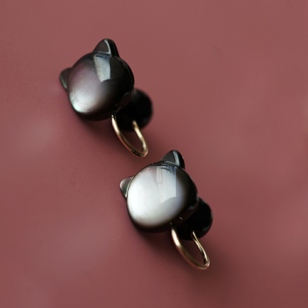 14KGFイヤーカフ★黒蝶貝の猫 〜黒猫 14KGF 14kgf 貝 シェル ブラックシェル 黒蝶貝 黒猫 ネコ マザーオブパール ゴールド 天然石 ジュエリー...