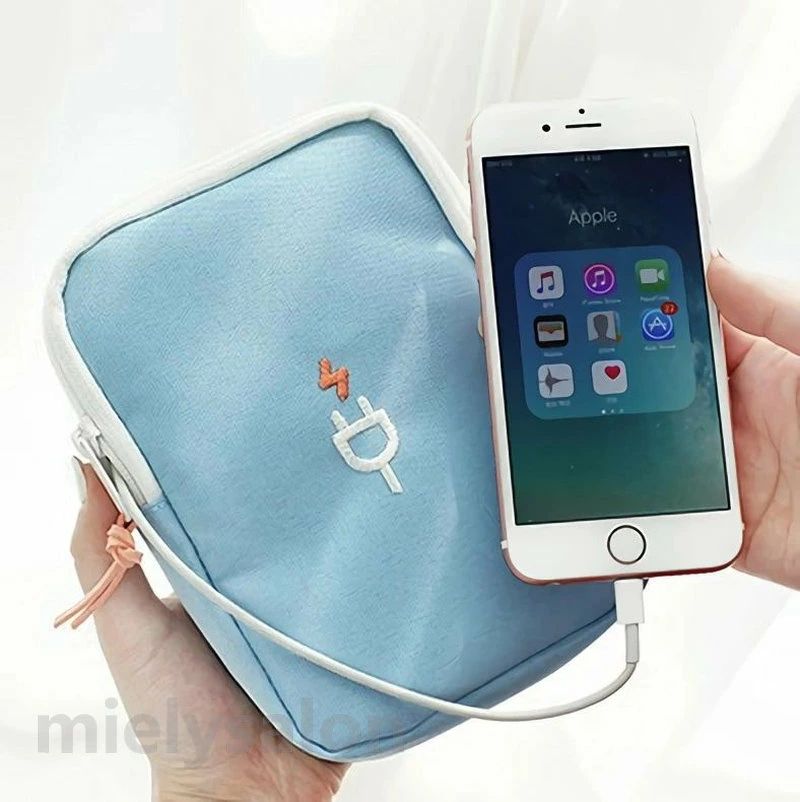 シンプル 充電器 トラベルポーチ 旅行 ファスナー 便利グッズ 送料無料 雑貨 コンパクト 小物入れ かわいい 通勤 刺繍入り モバイルアクセサリー収納 出張 ケース メッシュポケット ケーブル カジュ スマホ 持ち運び ガジェットポーチ バッテリー コード収納 イヤホンケース liproshop01-10017283 リプロ商店 サンプル画像2