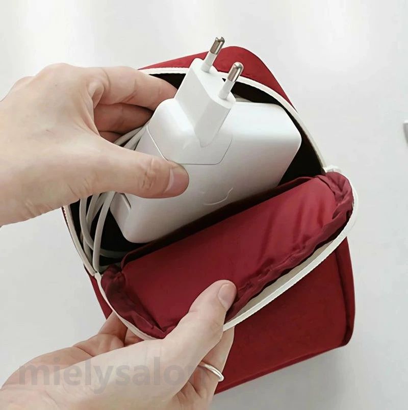 シンプル 充電器 トラベルポーチ 旅行 ファスナー 便利グッズ 送料無料 雑貨 コンパクト 小物入れ かわいい 通勤 刺繍入り モバイルアクセサリー収納 出張 ケース メッシュポケット ケーブル カジュ スマホ 持ち運び ガジェットポーチ バッテリー コード収納 イヤホンケース liproshop01-10017283 リプロ商店 サンプル画像3