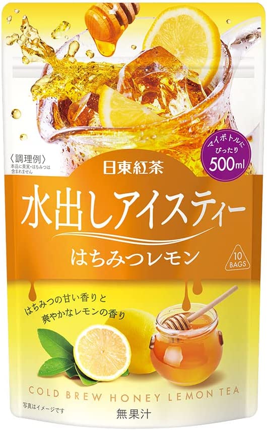 【商品紹介】 水出し用にブレンドした茶葉を使用しています。 はちみつのとろけるような甘い香りにレモン香る爽やかなアイスティーに仕上げました。 マイボトルにも便利な500ml抽出 アルミスタンドパウチ容器 【原材料・成分】 紅茶/香料 【飲み方】 常温の水で抽出する場合:1水500mlにティーバッグ1袋を入れます。2冷蔵庫で約2時間冷やしてください。 ※抽出時間はお好みにより加減してください。ひと晩おくと、より濃く仕上がります。 ※濃さが均一にならない場合がありますので、かきまぜてからお召し上がりください。 ※冷水の場合は、長めに抽出することをおすすめします。 熱湯で抽出する場合:1熱湯300mlにティーバッグ1袋を入れます。 2ふたをして約3分蒸らし、軽くかきまぜます。 3細かく砕いた氷をグラスの8分目まで入れ、紅茶を注いでください。 ホットでもお召し上がりいただけます! 1熱湯300mlにティーバッグ1袋を入れます。 2ふたをして約2分半蒸らし、軽くかきまぜてティーバッグを取り出してください。