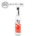 カジェ23　テキーラ　ブランコ　700ml　40％　Calle23　tequila　新ボトル独自酵母を使った原酒を40%まで加水してそのままボトリング。伝統的なテキーラの原材料であるアガベアスルと、ソフィーさんが見い出した酵母が織りなす香り豊かなテキーラ。 カジェ23　テキーラ　ブランコ　700ml　40％　Calle23　tequila　新ボトル 独自酵母を使った原酒を40%まで加水してそのままボトリング。伝統的なテキーラの原材料であるアガベアスルと、ソフィーさんが見い出した酵母が織りなす香り豊かなテキーラ。色 無色透明香り 調理したアガベ、 ハーバルな香りとほのかなシトラスの香り、グラニースミス（リンゴ）や洋ナシなどのフルーツの香り味わい 豊かなアガベの風味を軸に、ソフトで優しくフルーティー、アニスやかんきつ、スパイスなどの多くの特徴がある。余韻 わずかに甘くクリーミーで長い余韻の中にほのかなペッパー感CREATOR クリエイター ソフィー・デコベック（Sophie Decobecq）フランス生まれの彼女は、1999年にコンピエーニュ工科大学で生物工学の博士号を取得後、メキシコの国立工科大学で発酵を学ぶ道を選びます。そして彼女が在学中にハリスコ州のテキーラ蒸留所を訪れた時に、そこにあるすべてのもの、人や自然そしてテキーラの虜となったのです。 その後、一度メキシコを離れ、南アフリカでのアガベスピリッツの蒸留所やフランスの蒸留所での仕事に就いたのち、2003年に彼女は再びメキシコの地を訪れました。その地に根を下ろし、テキーラを造るために。 当時のテキーラ製造の現場は、今以上に男性中心かつメキシコ人中心の社会であり、女性であり外国人でもある彼女の苦労は想像以上のものでした。しかし彼女がテキーラ造りに飽くなき情熱を注ぎ続けた結果、2009年に彼女は自身初となるテキーラブランドを立ち上げるに至ったのです。 彼女と彼女のテキーラブランド「カジェ・ベインティトレス」を一躍有名にしたのは、彼女が2017年にリリースした限定テキーラ、クリオージョ（Criollo）の存在でした。彼女がメキシコの地で授かった最初の命のために特別なテキーラを造りたいとの思いから誕生したこのテキーラは、数多のテキーラ愛好家の目に留まり瞬く間に最高峰のブランコテキーラのひとつとして挙げられるようになりました。 そして彼女が自身のパッションが結実したこのテキーラを、ひとりでも多く、世界中の人に飲んで欲しいという思いが、今回日本への初上陸につながったのです。Features of Calle23 Calle23の特徴についてソフィー・デコベックさんは、メキシコに長年受け継がれてきたテキーラ造りの手法に、最先端の生化学・生物工学の知識を取り込み、伝統的を受け継ぎながらもテキーラ業界に新しい風を送り込んでいます。 ソフィー・デコベックさんは、メキシコに長年受け継がれてきたテキーラ造りの手法に、最先端の生化学・生物工学の知識を取り込み、伝統的を受け継ぎながらもテキーラ業界に新しい風を送り込んでいます。1 熟成クラスごとに異なる酵母を使用一般的なテキーラブランドではすべてのクラスで同じ酵母を使用していますが、カジェ・ベインティトレスでは異なる酵母で造ったテキーラを熟成し、ブランコ、レポサド、アニェホでそれぞれ最適な酵母を使用しています。2 アガベの調理にアウトクラベ ステンレス製の圧力釜3 銅製コイルを内蔵したステンレス製の単式蒸留器を使用テキーラ業界では、一般的に銅製の蒸留器がもっともよいとされており、伝統的なテキーラ生産者は銅製の蒸留器を好んで使う傾向がありますが、カジェ・ベインティトレスでは敢えて銅製コイルを内蔵したステンレス製の蒸留器を使用しています。4 添加物不使用テキーラの規定では天然由来の添加物を1%未満まで加えることが認められており、多くの生産者は品質を均一化するために添加物を使用しています。しかしカジェ・ベインティトレスでは、アガベアスルの香りと味わいをそのまま感じられるように、敢えて調整を行わずにテキーラを造っています。原材料はアガベアスルと水のみです。PRODUCTION 生産情報ブランド名：カジェ・ベインティトレス（Calle 23） 生産蒸留所：ハシエンダ・カペジャニア（Hacienda Capellania, S.A. de C.V.）NOM1545 ※ブランコ、レポサド、アニェホ テキーラ・キオーテ（Tequila Quiote, S.A. de C.V.）NOM1433 ※クリオージョ、シングルバレルアニェホ 加熱調理：アウトクラベ（ステンレス製圧力釜） 搾　　汁：ローラーミル 発　　酵：アガベから採取した天然酵母を使用 蒸　　留：銅製コイルを内蔵したステンレス製の単式蒸留器で2回蒸留 熟　　成：ブランコは未熟成、レポサドはバーボン樽にて約8ヶ月、アニェホは約16ヶ月熟成