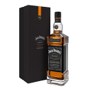 ジャックダニエル シナトラセレクト Jack Daniel`s Sinatra Select ※ラベルやキャップシール等の色、デザインは変更となることがあります。 ジャック ダニエル蒸溜所が造り出すテネシーウイスキーの製法は、100年以上経った今でも変わっていません。時間のかかるチャコールメローイング製法で一滴一滴濾過した、芳醇で、まろやかで均整のとれたウイスキー、それがジャックダニエルです。ジャックダニエルをこよなく愛し、葬儀の際棺にジャックダニエルを入れたフランク・シナトラ生誕100年を記念され製造された、ジャックダニエルの最高級品です。シナトラバレルと呼ばれる専用の熟成樽で熟成され、濃厚で芳醇な味わいが特徴です。 香り≫ 　オーク、バニラ 味わい≫ 　スパイシー、極上のなめらかさと甘さ [原材料] モルト、グレーン [容量] 1000ml [アルコール度数] 45％ [産地] アメリカジャックダニエル シナトラセレクト Jack Daniel`s Sinatra Select ※ラベルやキャップシール等の色、デザインは変更となることがあります。 ジャック ダニエル蒸溜所が造り出すテネシーウイスキーの製法は、100年以上経った今でも変わっていません。時間のかかるチャコールメローイング製法で一滴一滴濾過した、芳醇で、まろやかで均整のとれたウイスキー、それがジャックダニエルです。ジャックダニエルをこよなく愛し、葬儀の際棺にジャックダニエルを入れたフランク・シナトラ生誕100年を記念され製造された、ジャックダニエルの最高級品です。シナトラバレルと呼ばれる専用の熟成樽で熟成され、濃厚で芳醇な味わいが特徴です。 香り≫ 　オーク、バニラ 味わい≫ 　スパイシー、極上のなめらかさと甘さ [原材料] モルト、グレーン [容量] 1000ml [アルコール度数] 45％ [産地] アメリカ