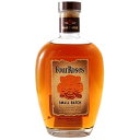 フォアローゼス スモールバッチ Four Roses Small Batch ※ラベルやキャップシール等の色、容量、デザインは変更となることがあります。 このスモールバッチは、2006年にリリースされ、現在アメリカのケンタッキー州のみで販売されています。フォアローゼス蒸留所はスタンダード品に加えて、多くの限定商品をリリースしていますが、こちらは現在日本の市場では手に入らないレアなアイテムです。4種類の異なる個性を持つ樽を選び、ブレンドしたとのことです。（4樽だけの限定品ということではありません） 香り≫ 　なめらか、スウィートなフルーツ 味わい≫ 　リッチでスパイシーなフレーバー 余韻≫ 　繊細でなめらかな長い余韻 [原材料] モルト、グレーン [容量] 700ml [アルコール度数] 45％ [産地] アメリカフォアローゼス スモールバッチ Four Roses Small Batch ※ラベルやキャップシール等の色、容量、デザインは変更となることがあります。 このスモールバッチは、2006年にリリースされ、現在アメリカのケンタッキー州のみで販売されています。フォアローゼス蒸留所はスタンダード品に加えて、多くの限定商品をリリースしていますが、こちらは現在日本の市場では手に入らないレアなアイテムです。4種類の異なる個性を持つ樽を選び、ブレンドしたとのことです。（4樽だけの限定品ということではありません） 香り≫ 　なめらか、スウィートなフルーツ 味わい≫ 　リッチでスパイシーなフレーバー 余韻≫ 　繊細でなめらかな長い余韻 [原材料] モルト、グレーン [容量] 700ml [アルコール度数] 45％ [産地] アメリカ