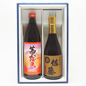 ☆ギフト 900ml×720ml 2本セット * 茜霧島 芋 13年の開発期間を経て生まれたタマアカネに加え、霧島酒造独自の芋の花酵母を使用することでこれまでの芋焼酎にない、はなやかな香りがつくられました。キラッと光るうまさ、フレッシュではなやかな香りには、陽気さを感じさせる彩りある魅力が秘められています。 [原材料] さつまいも(タマアカネ)、米麹 [容量] 900ml [アルコール度数] 25％ [産地] 宮崎県 [メーカー] 霧島酒造 * 佐藤 麦 佐藤酒造の麦焼酎として仕込みに取り組み、 麦の素材感や、やわらかさ、素直な甘さを表現いたしました。 [原材料] 麦、麹 [容量] 720ml [アルコール度数] 25％ [産地] 鹿児島県 [メーカー] 佐藤酒造 ギフト商品は無料包装致します。のし希望の方はご選択ください！ ※お支払い時に有料ラッピングを選択した場合料金が加算されますのでご注意下さい！☆ギフト 900ml×720ml 2本セット * 茜霧島 芋 13年の開発期間を経て生まれたタマアカネに加え、霧島酒造独自の芋の花酵母を使用することでこれまでの芋焼酎にない、はなやかな香りがつくられました。キラッと光るうまさ、フレッシュではなやかな香りには、陽気さを感じさせる彩りある魅力が秘められています。 [原材料] さつまいも(タマアカネ)、米麹 [容量] 900ml [アルコール度数] 25％ [産地] 宮崎県 [メーカー] 霧島酒造 * 佐藤 麦 佐藤酒造の麦焼酎として仕込みに取り組み、 麦の素材感や、やわらかさ、素直な甘さを表現いたしました。 [原材料] 麦、麹 [容量] 720ml [アルコール度数] 25％ [産地] 鹿児島県 [メーカー] 佐藤酒造 ギフト商品は無料包装致します。のし希望の方はご選択ください！ ※お支払い時に有料ラッピングを選択した場合料金が加算されますのでご注意下さい！