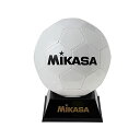 サッカーボール ホワイト/ホワイト・ホワイト 在庫 PKC2 W・・Style:サッカーボール ホワイト/ホワイト・ミカサ(MIKASA) サッカー 5号サイズ 記念品用マスコットボール 白 PKC5-W・空気の入れ過ぎにご注意ください。・化粧ケース、ボール架台付・記念品用ボール 5号サイズ・プレゼント用、贈呈品に説明 創業100年以上を誇るミカサ(MIKASA)の人気商品! 卒業生、監督、コーチ、お世話になった人にプレゼントはどうですか【ミカサのスローガン】ミカサのコーポレートスローガン「Sports every day!」には、「スポーツに日々親しむことで心身ともに健全であることを保ち、より長く豊かで楽しい人生がおくれるように」という思いを込めています。創業100年以上を誇るボールプロダクトのパイオニア! ※空気の入れ過ぎにご注意ください。※最適圧力はボール本体の空気注入口に記載の圧力表示、もしくはサイズ表示をご参照ください。