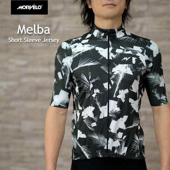 Morvelo Melba Short Sleeve Jersey ◆モーヴェロはイギリスのサイクルアパレルメーカーで、自転車とポップカルチャーを融合するそのスタイリッシュなデザインで人気急上昇中のブランドです。 ・すでに廃盤、入手困難なレアアイテムが数量限定で入荷。 ・ロードバイクからMTBまで、用途を限定しないコンフォートなジャージです。 ・伸縮性、吸湿発散性、速乾性に優れた肌触りの良いファブリック。 ・繊維は抗菌処理されにおいを抑制（BioActiveトリートメント）。 ・切りっぱなしデザインで腕に吸い付くスリーブ。 ・タイト過ぎないスタンダードなカッティングでカジュアルにお使いいただけます。 ・3つの大きなバックポケット。 ・サイドにMorveloロゴのリフレクター。 ・裾の内側にはずり上がりを防止するシリコングリッパー（Morbeloロゴ仕様）。 ◆サイズ：S・M・L・XL・XXLサイズ ・チャート画像をご参照ください。 ・安心のサイズ交換システム対応商品（詳しくは末尾をご確認ください） ※数量限定品に付きご希望に沿えない場合がございます。 ※写真は172センチ、64キロ、胸囲95センチのモデルによるMサイズ着用例。 ・在庫限り、売り切れ次第販売終了です。 ◆素材：ポリエステル100％。 ◆クリックポスト 全国送料無料。 ・1-3営業日以内に発送。 →発送についての詳細はこちら。▲画像はいずれも身長172cm・体重64・胸囲95cmのモデルがMサイズを着用しています。